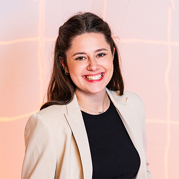  Nina Niederländer